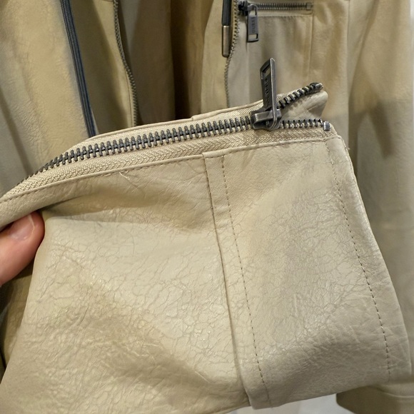 GUESS Men's Beige Jacket with Dark Hood - Picture 6 of 11